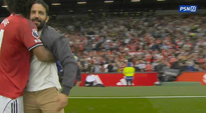 不容易！曼联3-2绝杀升班马，曼联众将激动庆祝&amp;amp;齐尔克泽抱阿莫林